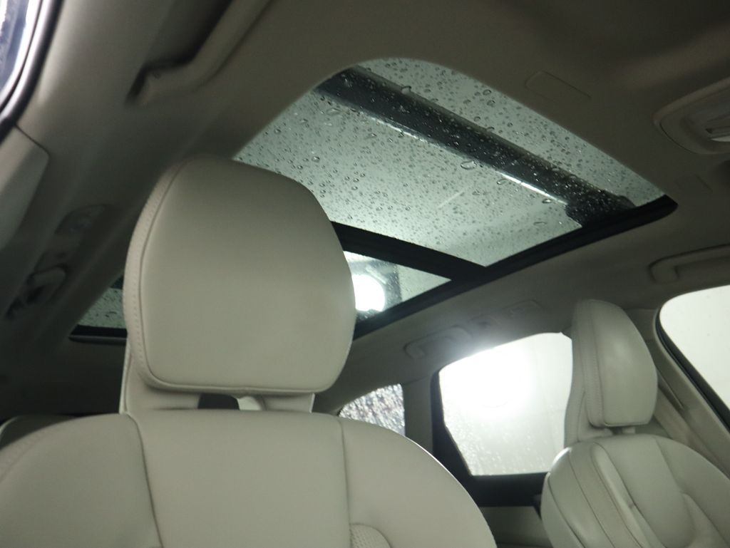 Thumbnail: 2023 Volvo XC60 - 17