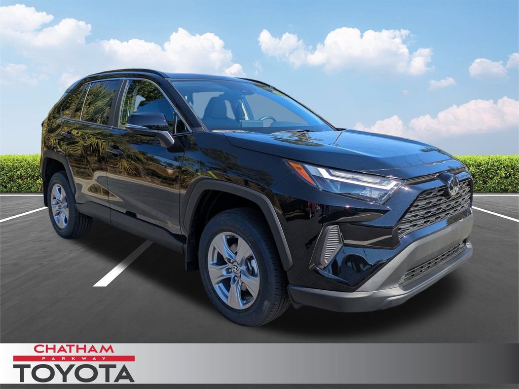 2025 Toyota RAV4 XLE's photo