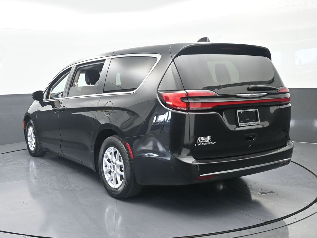 Used 2023 Brilliant Black Crystal Pearlcoat Chrysler Touring L image 3