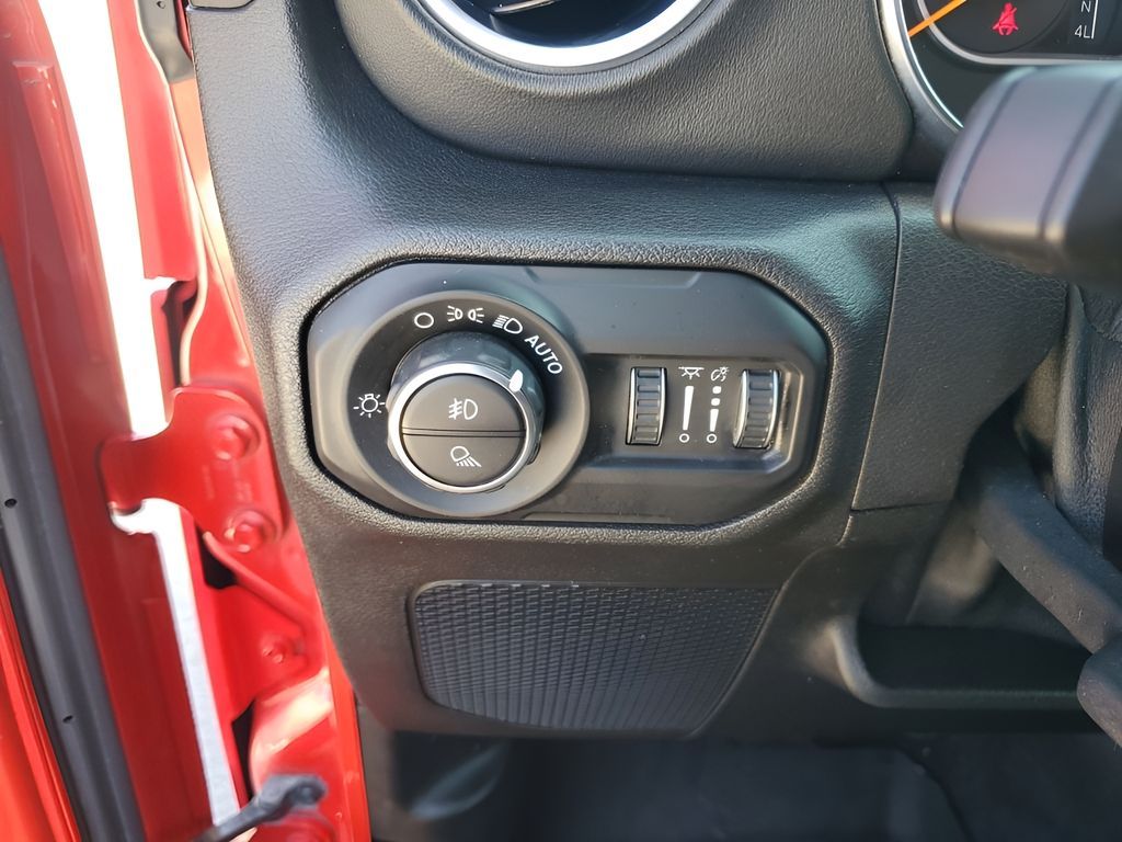 Used Car 2020 Jeep Gladiator  Overland For Sale Under $30,000 In Austin, Texas