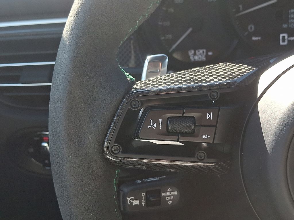 Thumbnail: 2022 Porsche Macan - 26