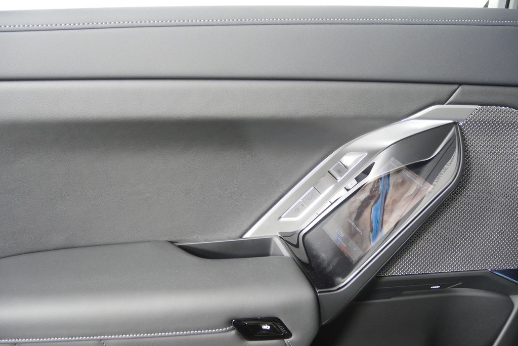 Thumbnail: 2026 BMW i7 - 13