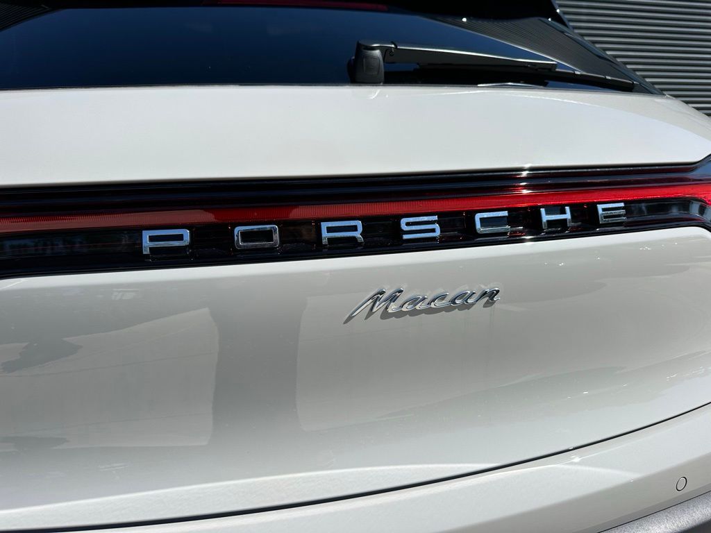 Thumbnail: 2026 Porsche Macan - 13