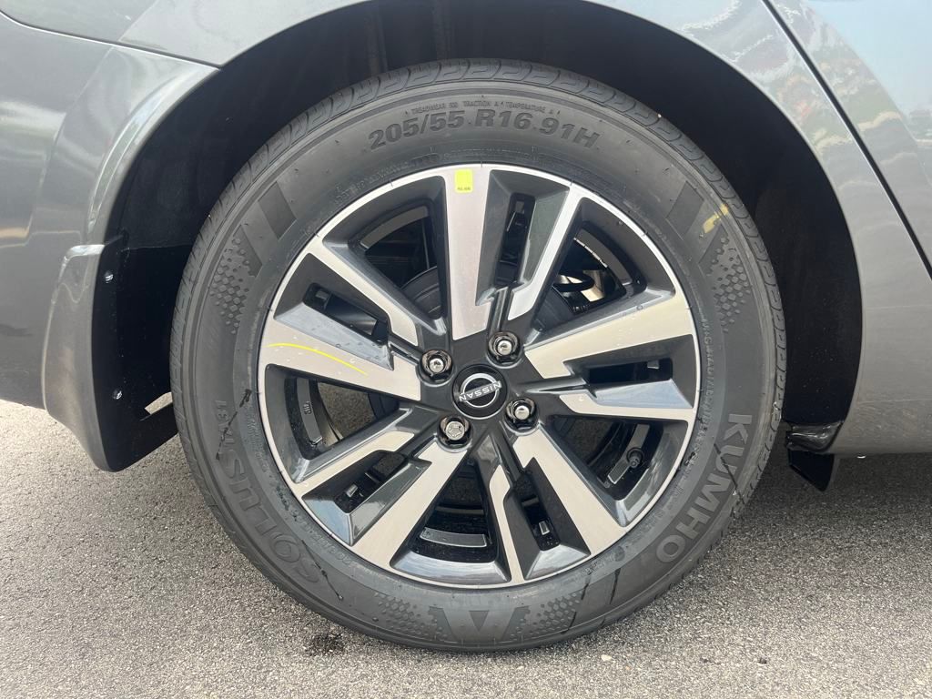 2025 Nissan Versa 1.6 SV photo