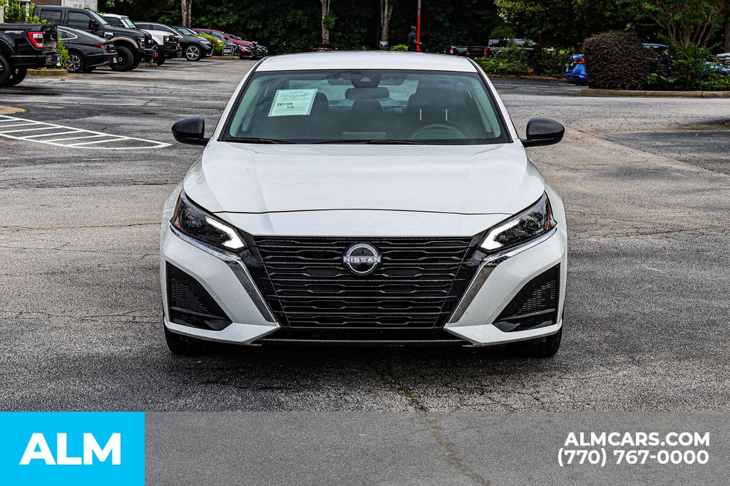 Used 2025 White Nissan 2.5 SV image 11