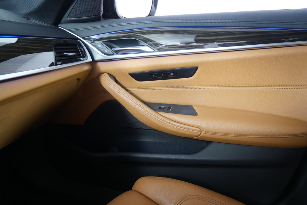 2018 BMW 5 Series 530i 27