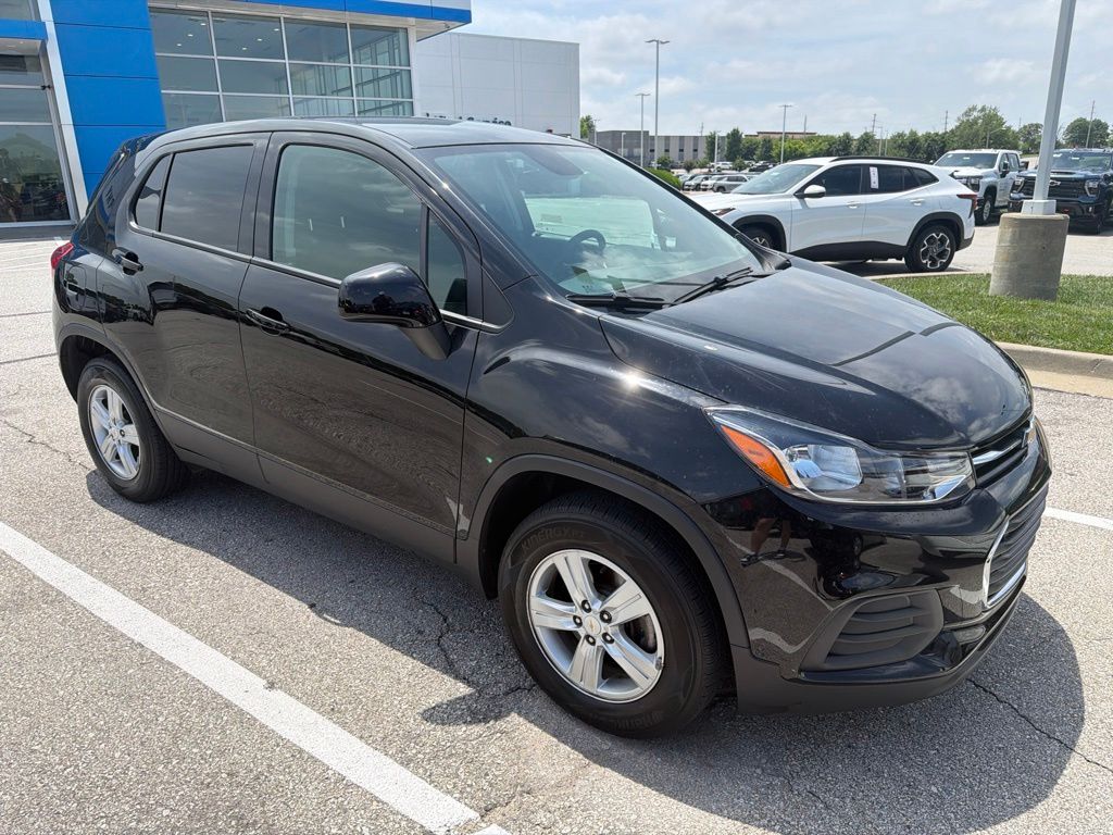 Used 2022 Chevrolet Trax LS with VIN KL7CJNSM8NB554032 for sale in Kansas City