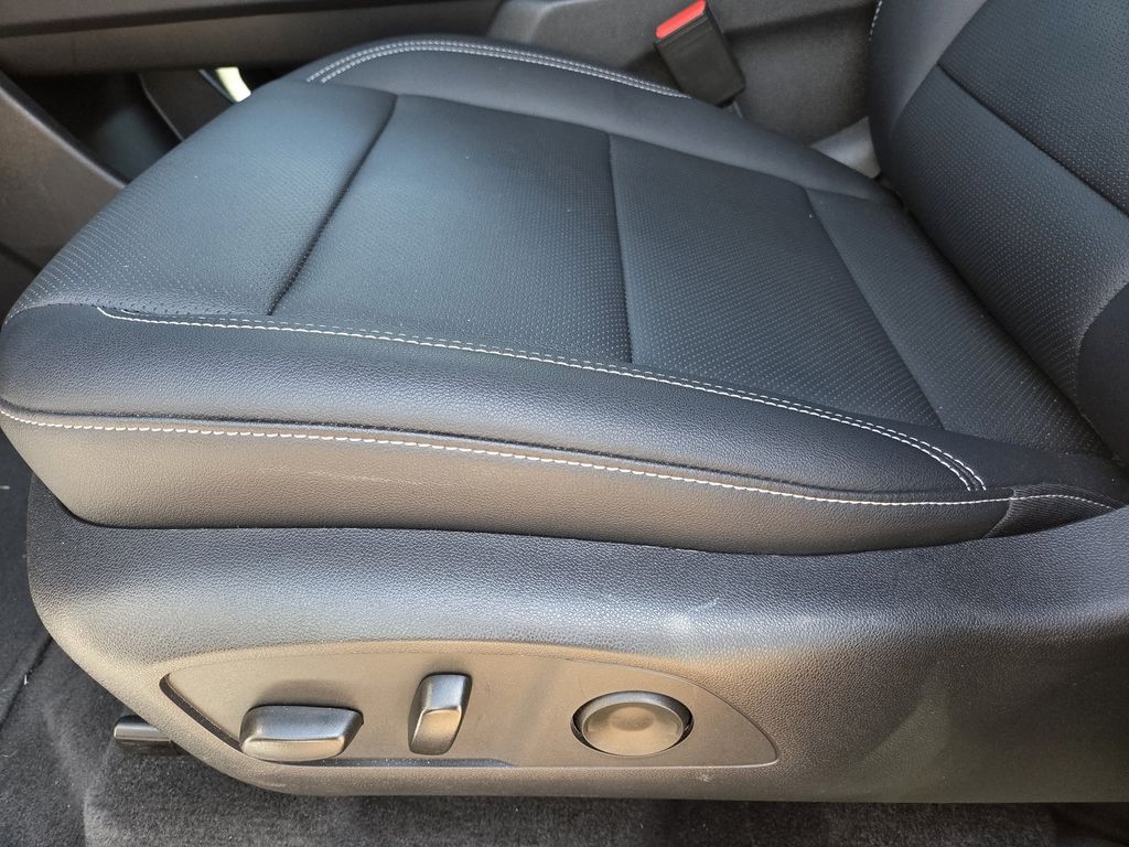 Used 2026 Chevrolet Traverse SUV