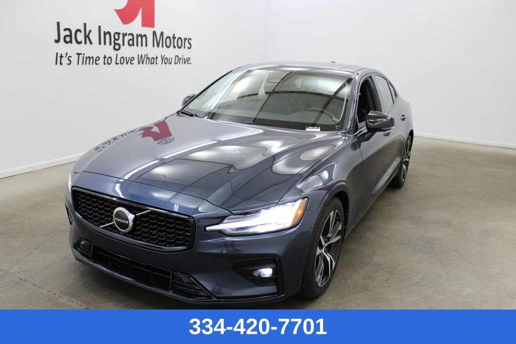  2024 Volvo S60 B5 Core Dark Theme FWD   