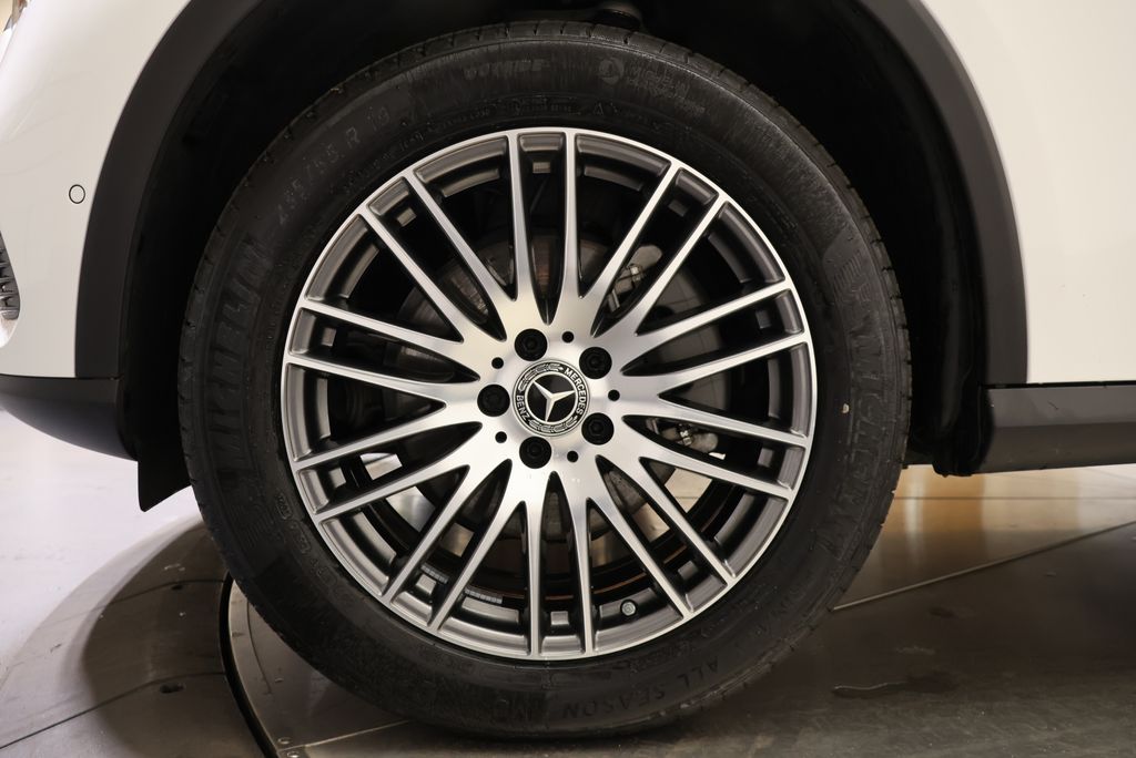 Thumbnail: 2026 Mercedes-Benz GLC - 11