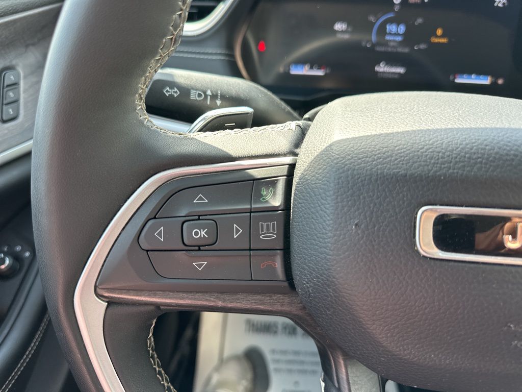 2023 Bright White Clearcoat Jeep Grand Cherokee Limited 4X4 SUV