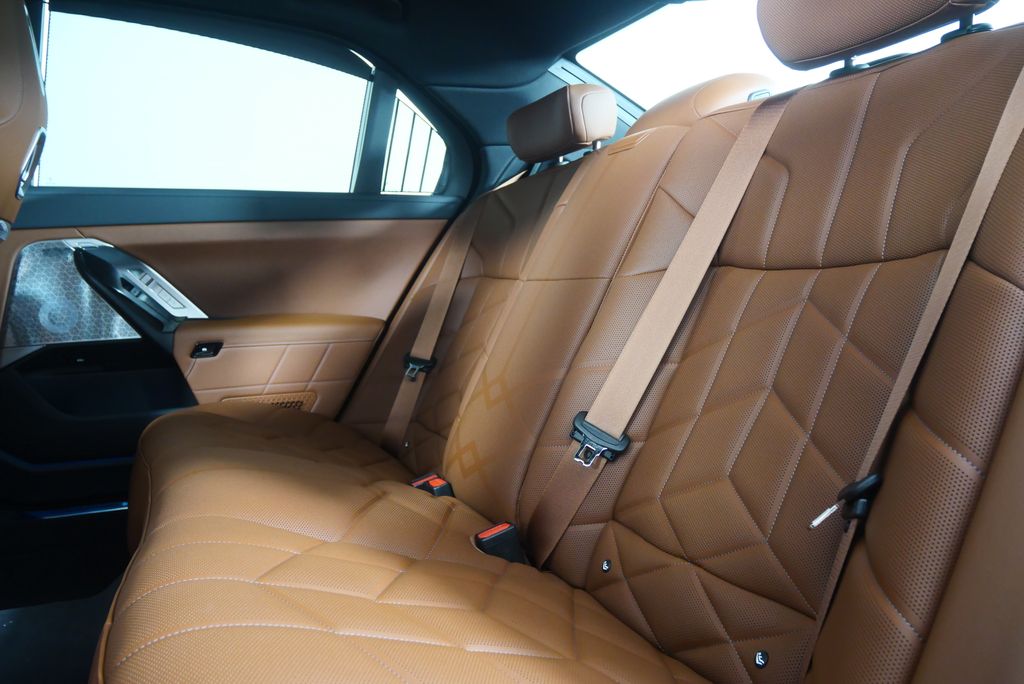 Thumbnail: 2026 BMW 7 Series - 16