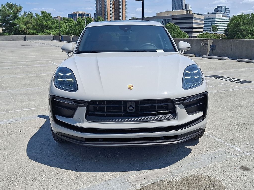 Thumbnail: 2026 Porsche Macan - 6