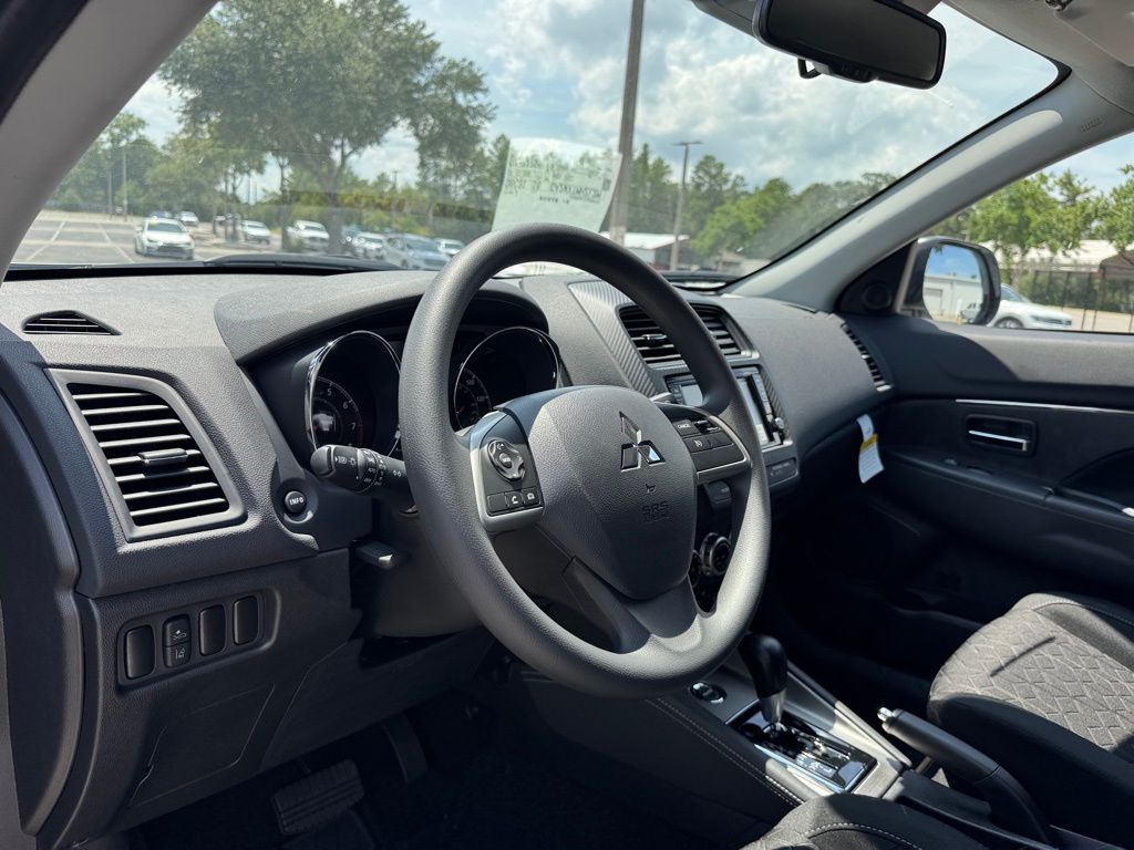 2025 Mitsubishi Outlander Sport ES photo 21