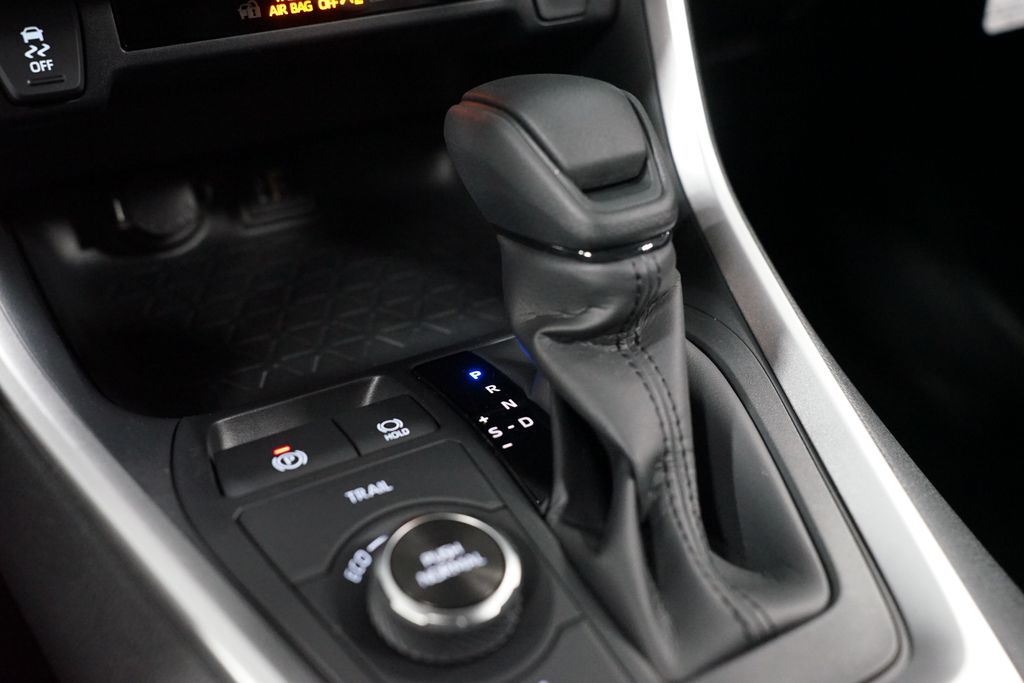 Thumbnail: 2025 Toyota RAV4 - 21