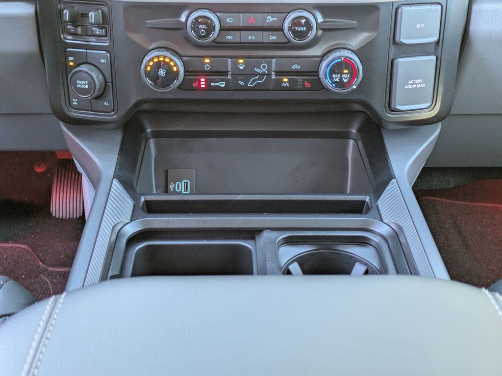 2026 Ford F-250 Super Duty Black Widow