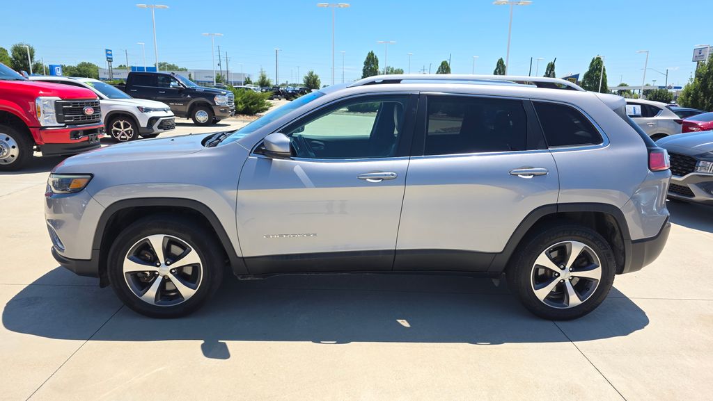 Used 2019 Jeep Cherokee Limited with VIN 1C4PJMDX5KD227660 for sale in Kansas City