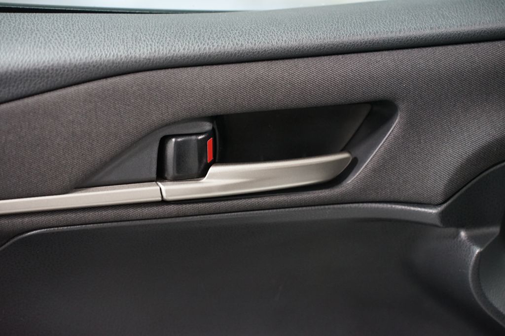 Thumbnail: 2025 Toyota Camry - 32