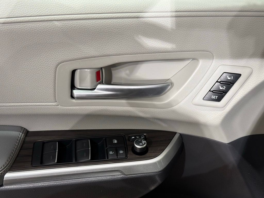 Thumbnail: 2024 Toyota Sienna - 16