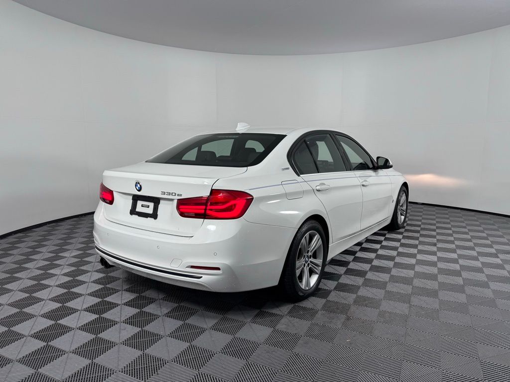 Thumbnail: 2017 BMW 3 Series - 4