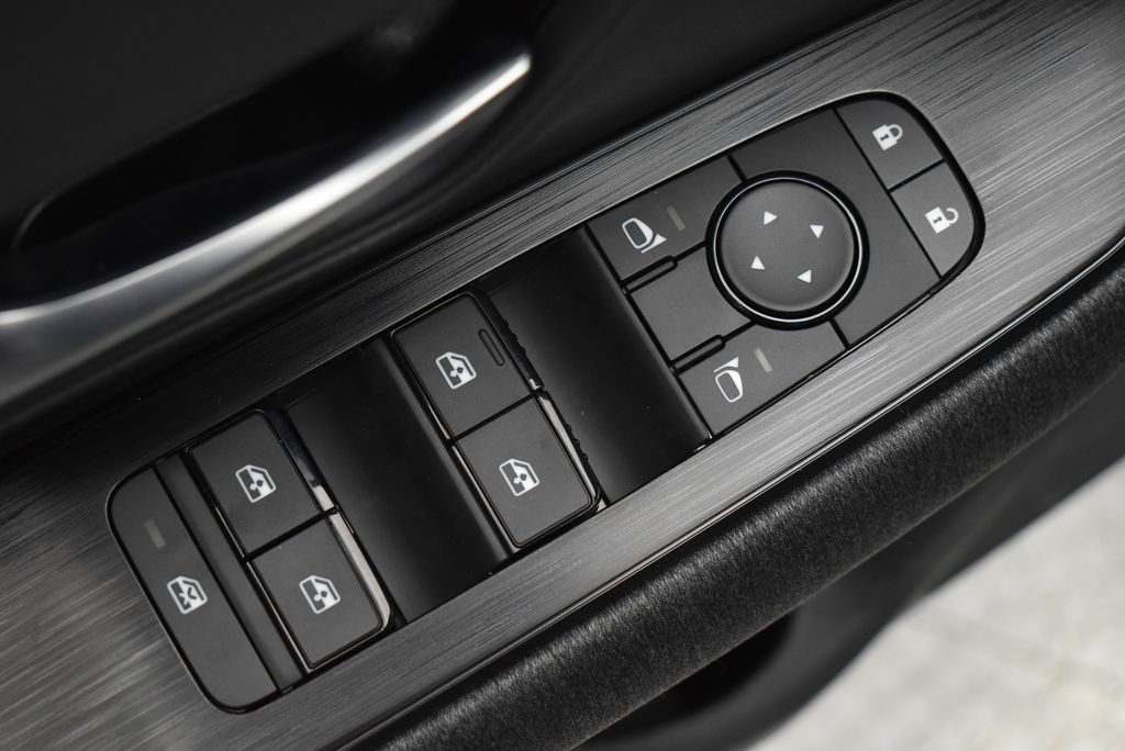 Thumbnail: 2026 Nissan Kicks - 10