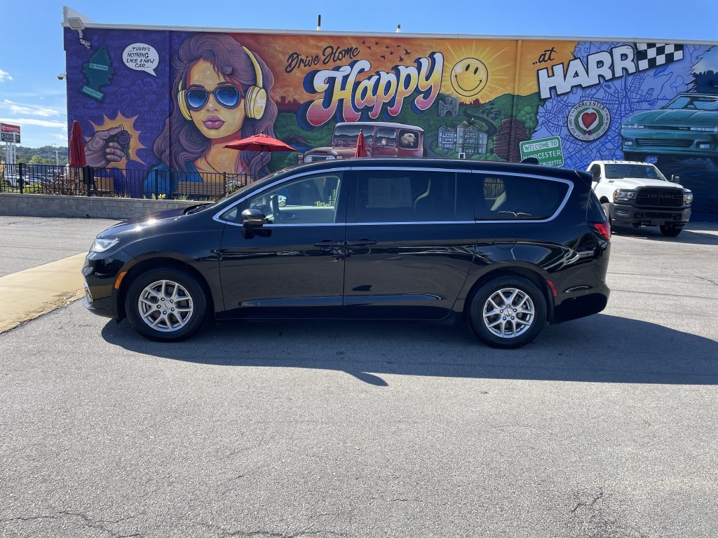 Used 2024 Chrysler Pacifica Van