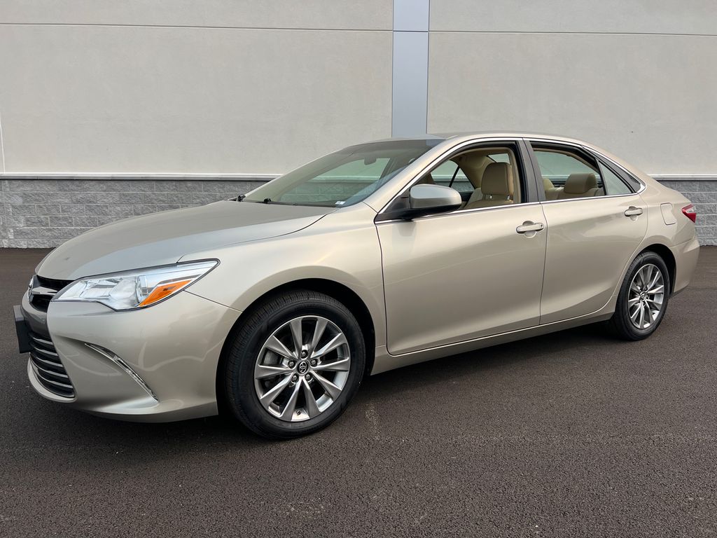 Creme Brulee Mica 2017 Toyota Camry Sedan Front-Wheel Drive 6-Speed Automatic