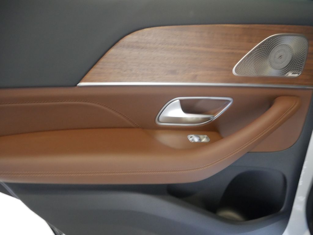 Thumbnail: 2026 Mercedes-Benz GLE - 21