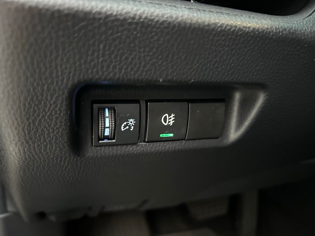 Thumbnail: 2022 Toyota RAV4 - 16