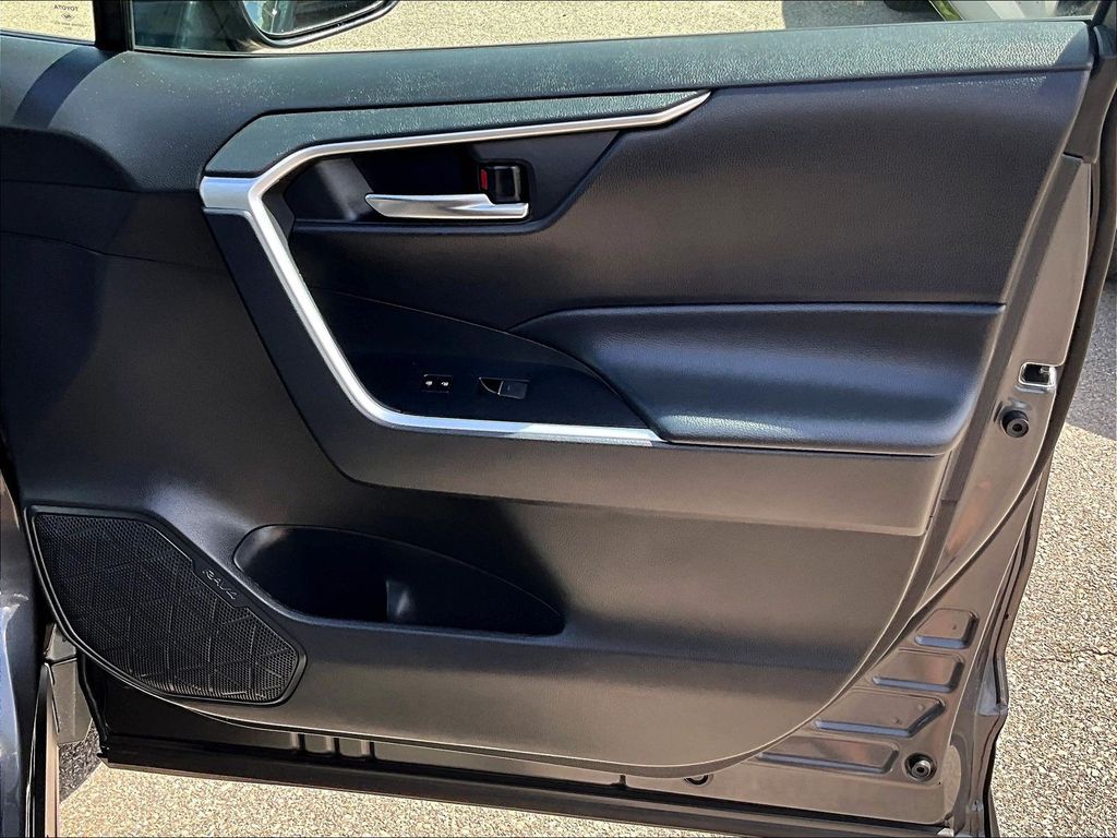 2024 Toyota RAV4 — photo 12