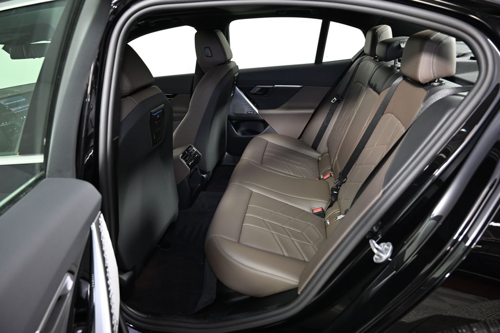 Thumbnail: 2026 BMW 5 Series - 24