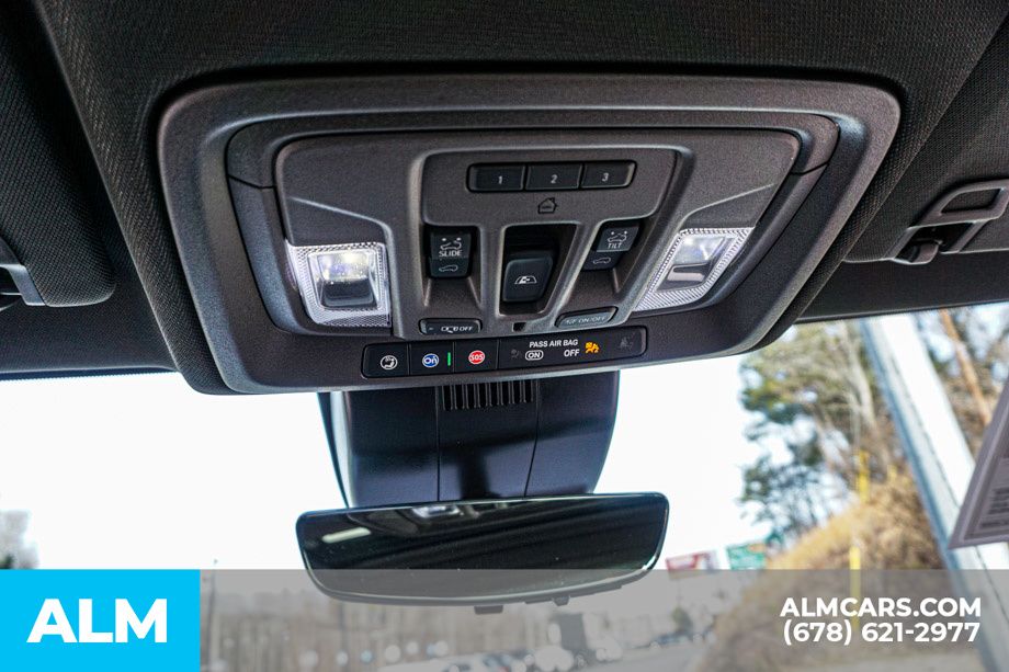 Used 2025 White GMC Denali image 33