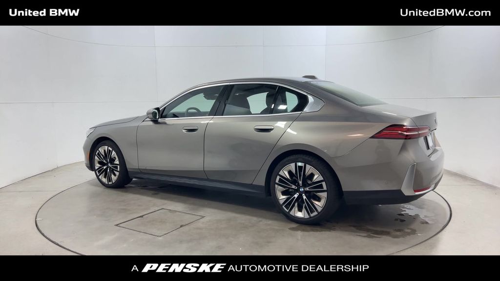 Thumbnail: 2025 BMW 5 Series - 6