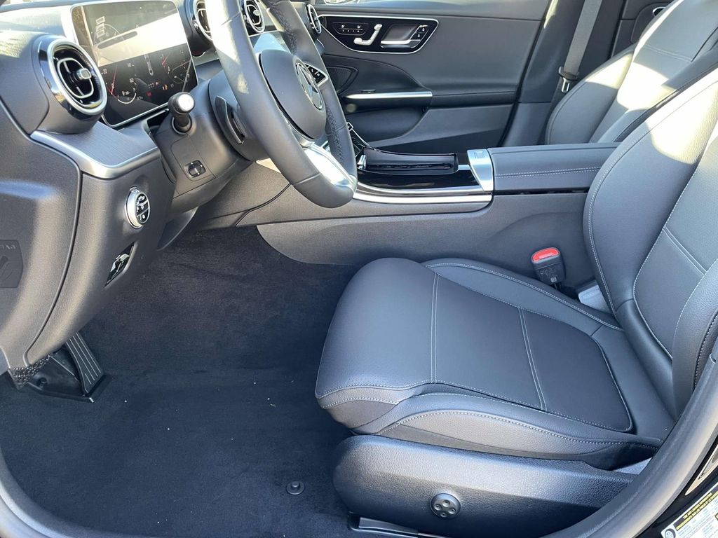 Thumbnail: 2025 Mercedes-Benz C-Class - 20