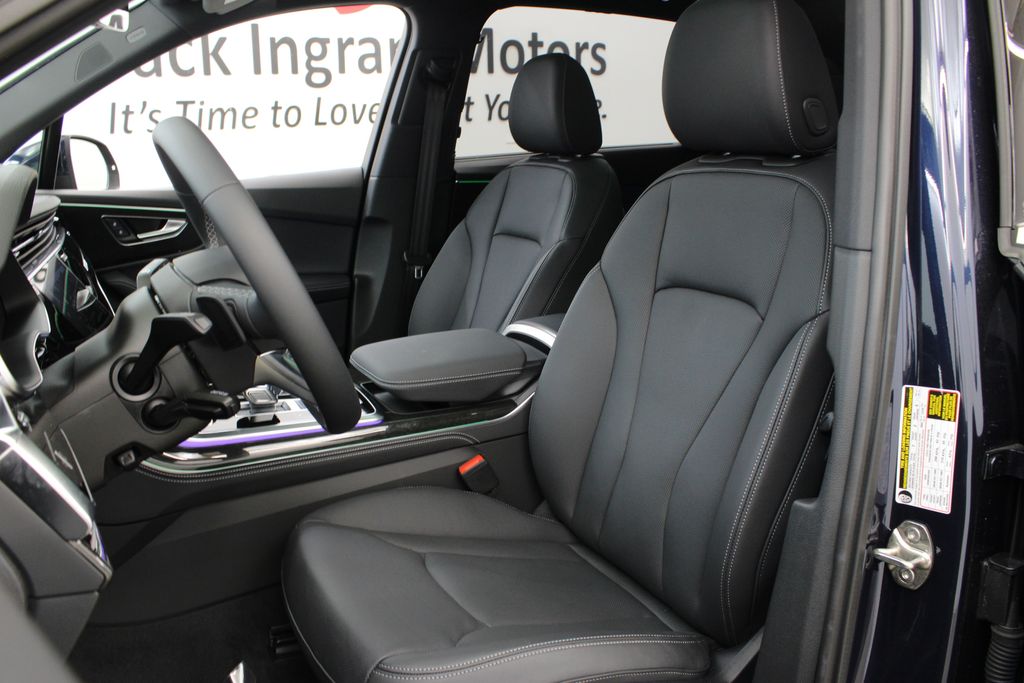 new 2025 Audi Q7 car, priced at $64,158