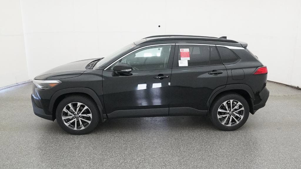 2025 Toyota Corolla Cross XLE 18