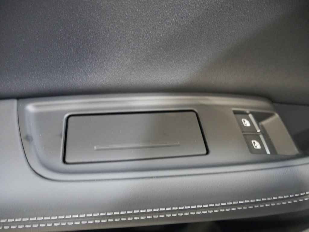 Thumbnail: 2026 Audi Q8 - 24