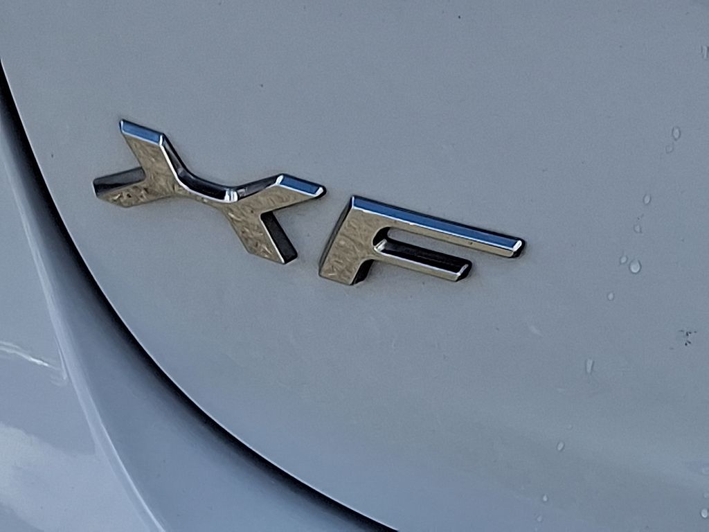 Thumbnail: 2020 Jaguar XF - 30