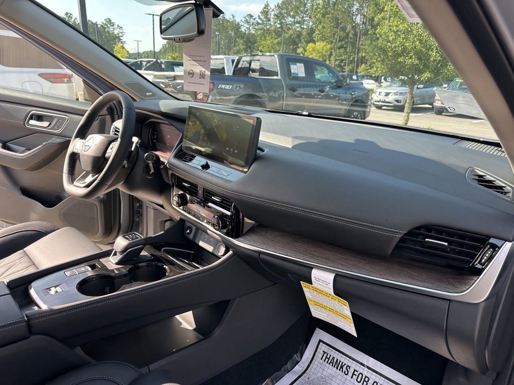 2025 Boulder Gray Pearl/Super Black Nissan Rogue Platinum FWD SUV