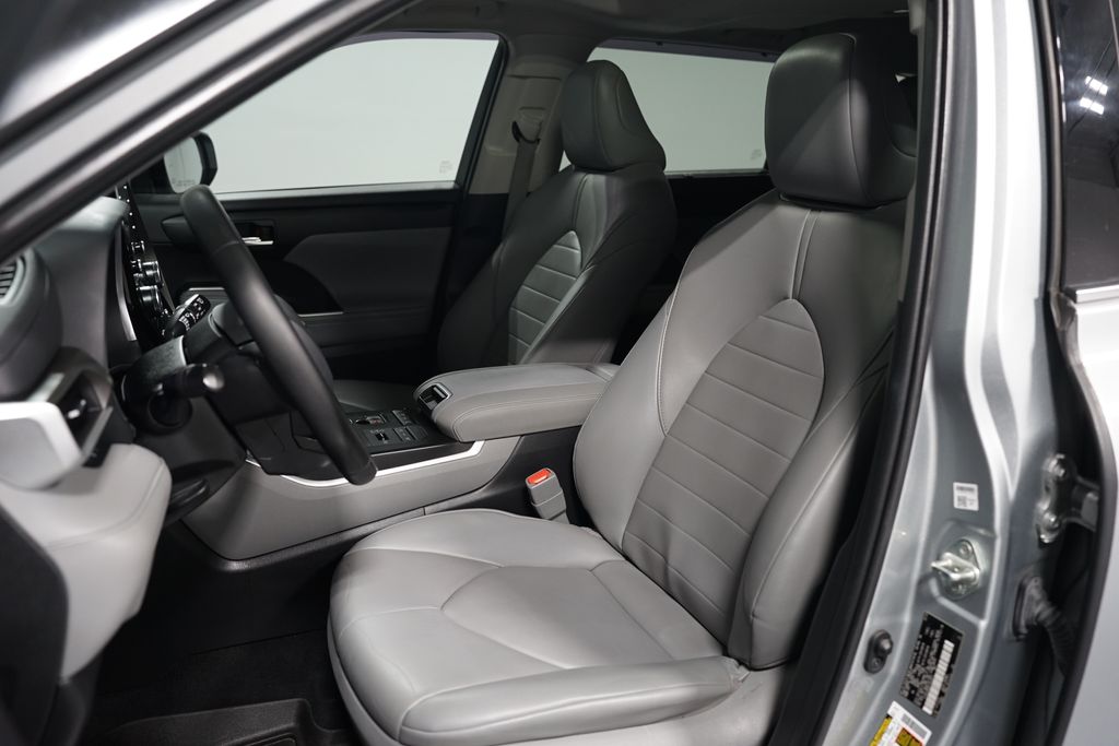 Thumbnail: 2020 Toyota Highlander - 27