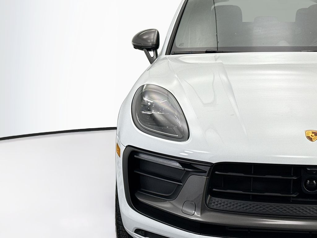 Thumbnail: 2026 Porsche Macan - 12