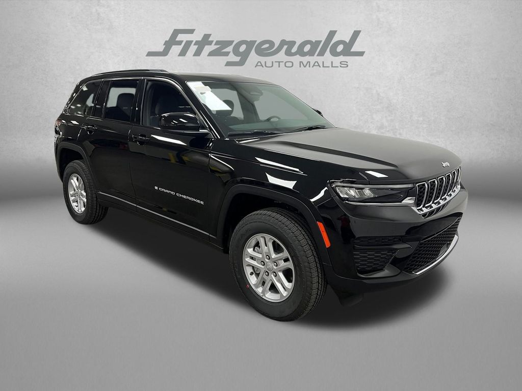 Diamond Black Crystal Pearlcoat 2025 Jeep Grand Cherokee SUV / Crossover 4X2 8-Speed Automatic