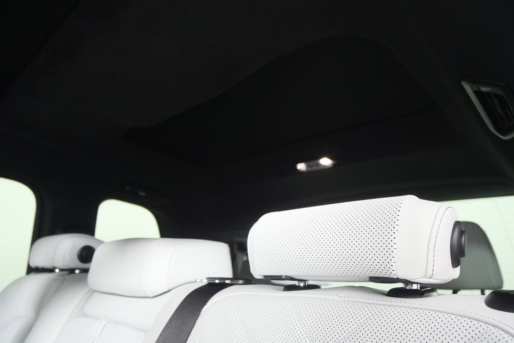 Thumbnail: 2027 BMW X7 - 16