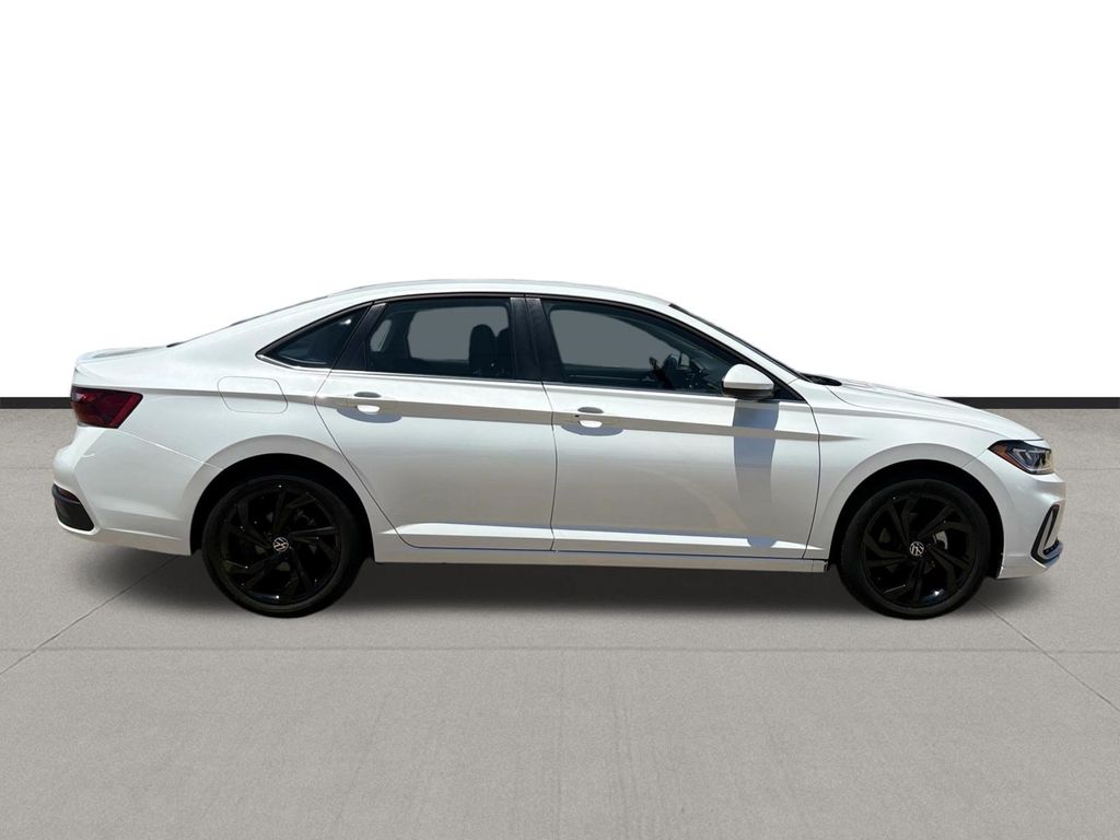 2025 Volkswagen Jetta 1.5T SE - 3