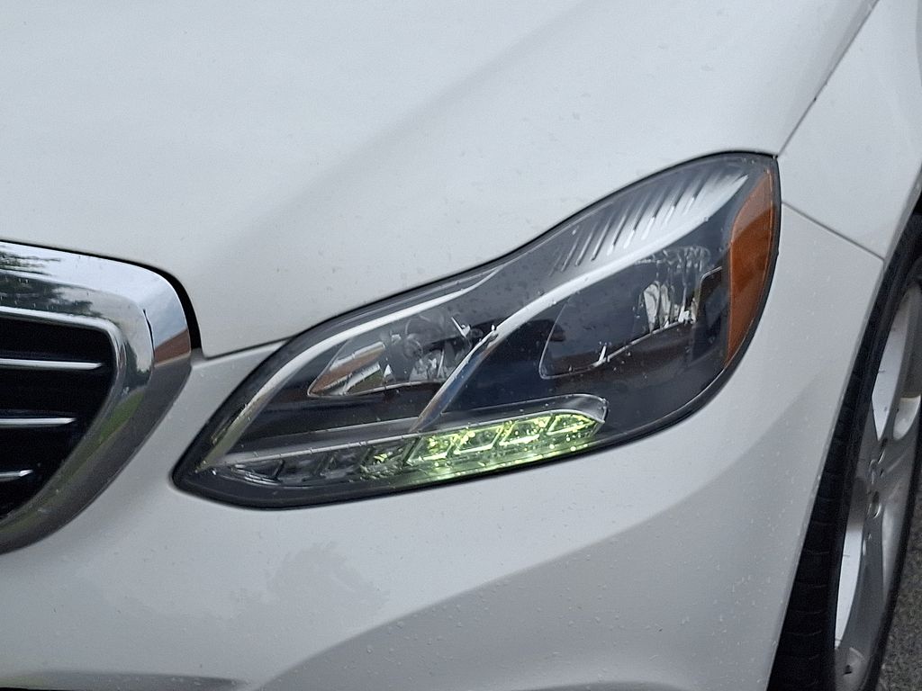 Thumbnail: 2014 Mercedes-Benz E-Class - 9