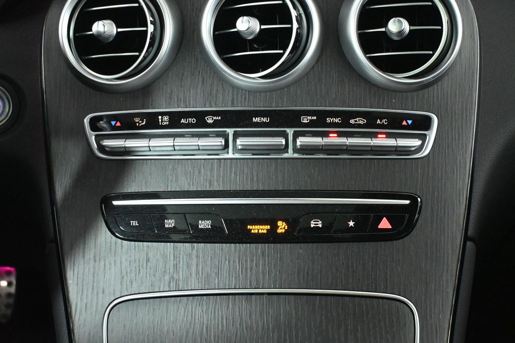 Thumbnail: 2022 Mercedes-Benz GLC - 23