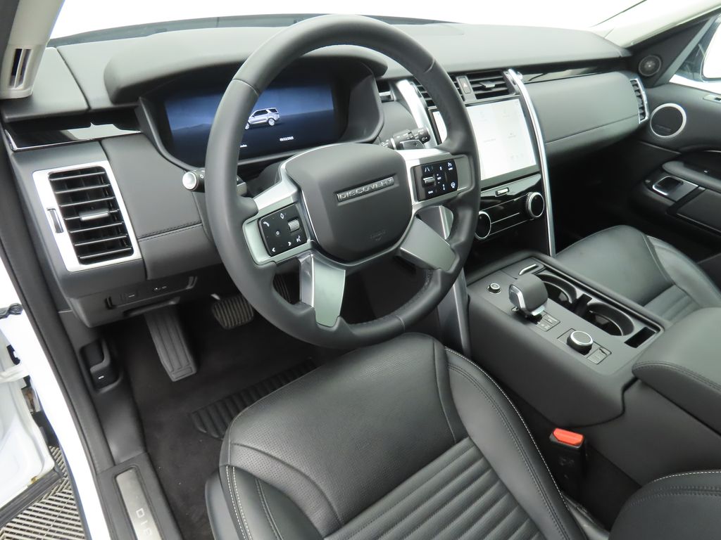 Thumbnail: 2024 Land Rover Discovery - 9