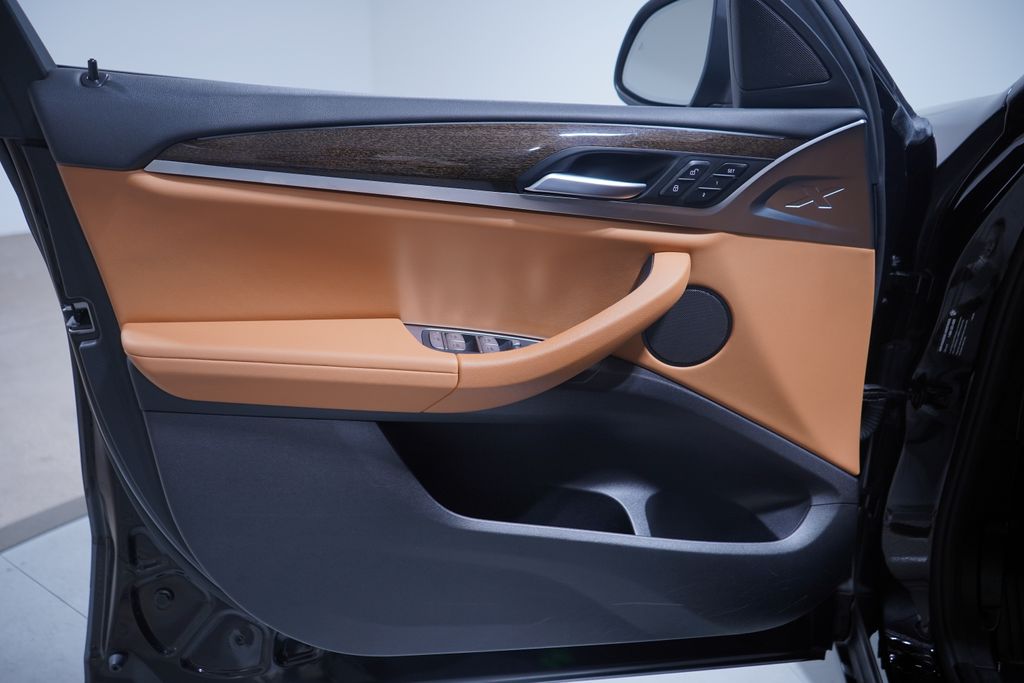 Thumbnail: 2022 BMW X4 - 16