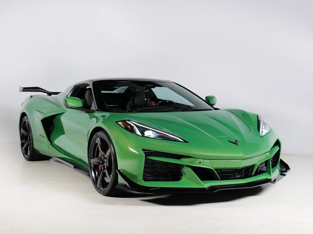 Used 2026 Green Chevrolet Z06 image 7
