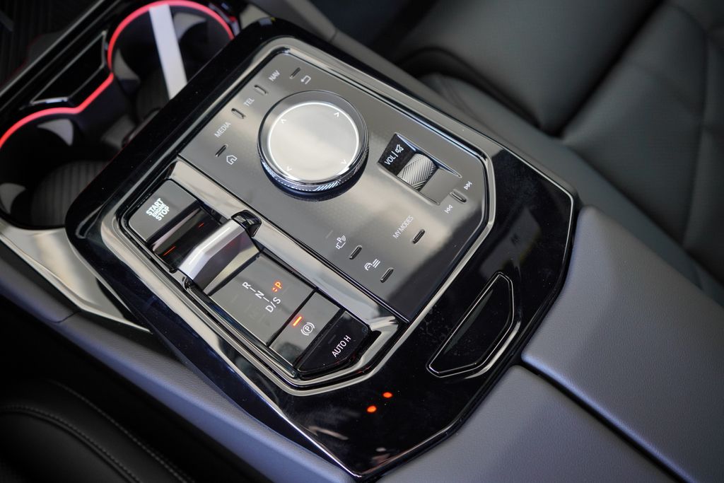 Thumbnail: 2026 BMW 5 Series - 19